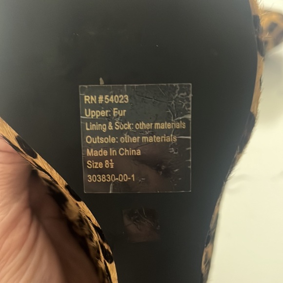 COPY - BANANA REPUBLIC Leopard Calf Hair Leather Wedge Heel Pumps - Picture 5 of 5